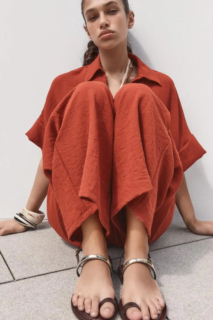 SANDALI BASSI CON APPLICAZIONE METALLICA