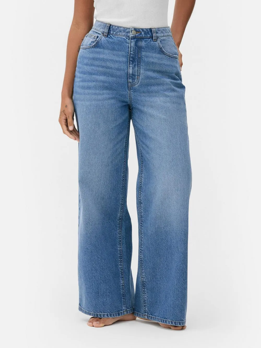 Pantalones vaqueros de pernera ancha