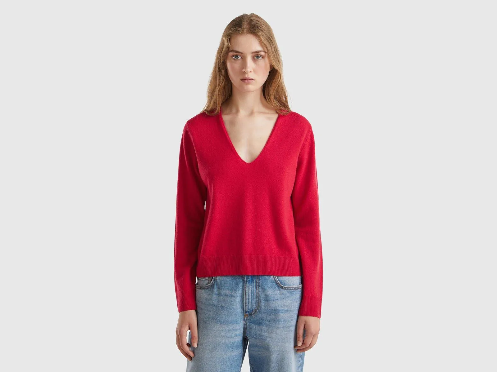 Maglione rosso prugna con scollo a V in pura lana Merino