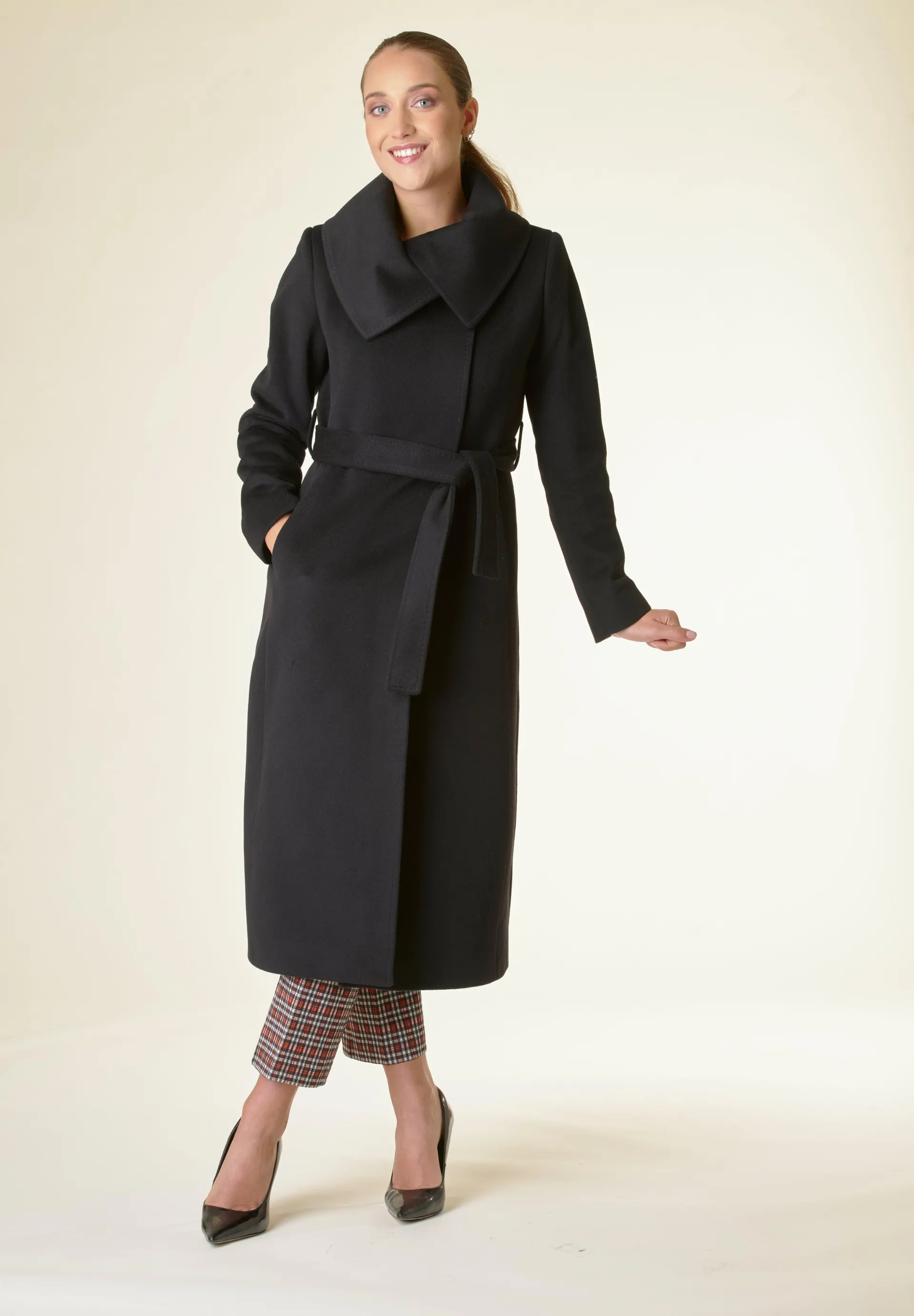 Cappotto nero collo anello