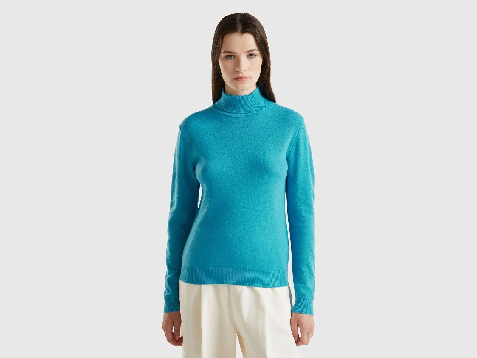 Maglione dolcevita azzurro in pura lana Merino