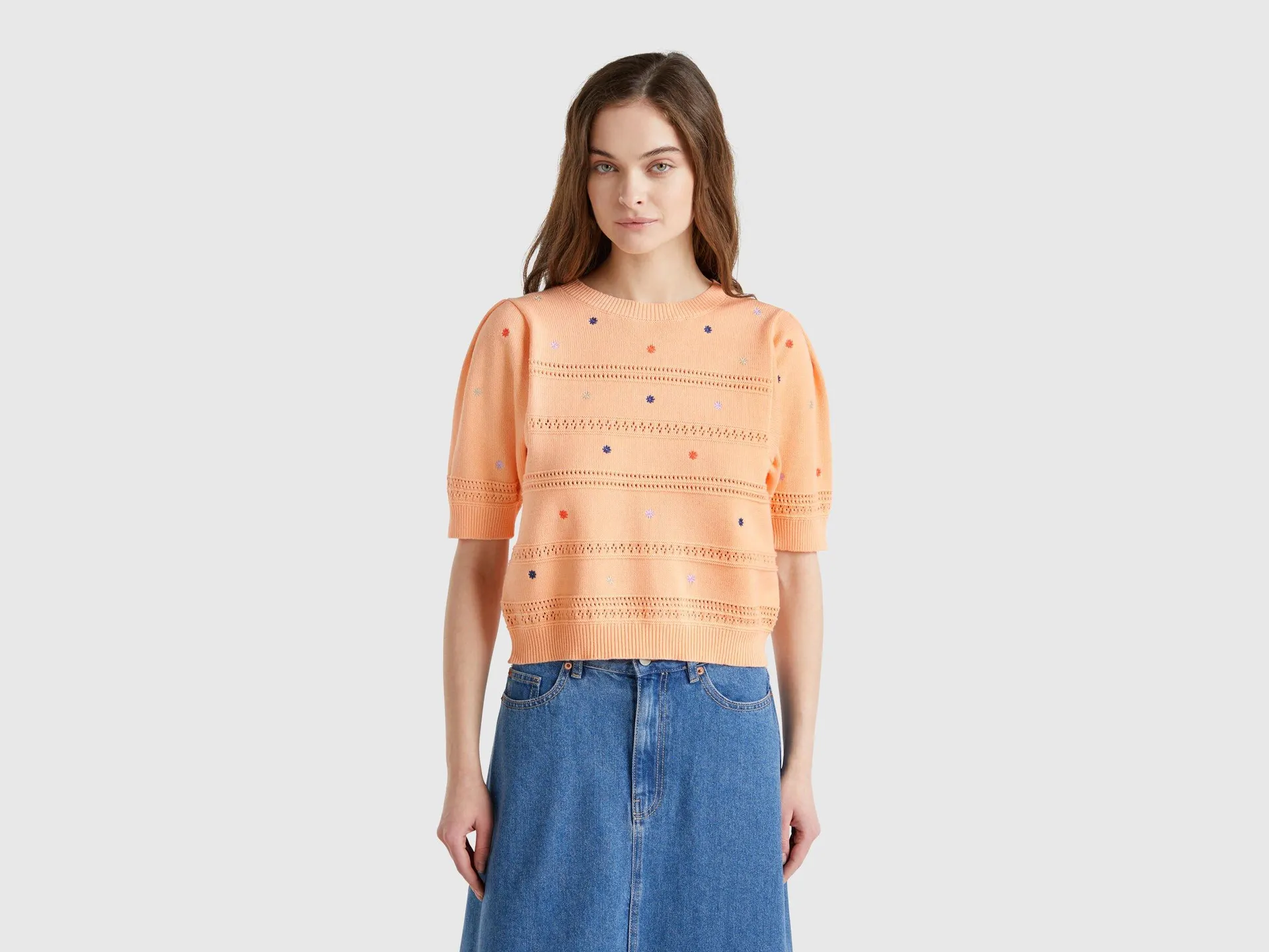 Maglioncino con fiori ricamati