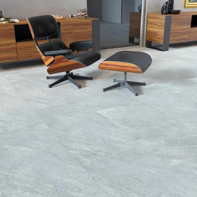 Piastrella da pavimento e rivestimento interno rettificato Defender in gres porcellanato opaco grigio 60 x 120 cm Sp. 9 mm traffico intenso (pei 4/5) R10 1.44 mq