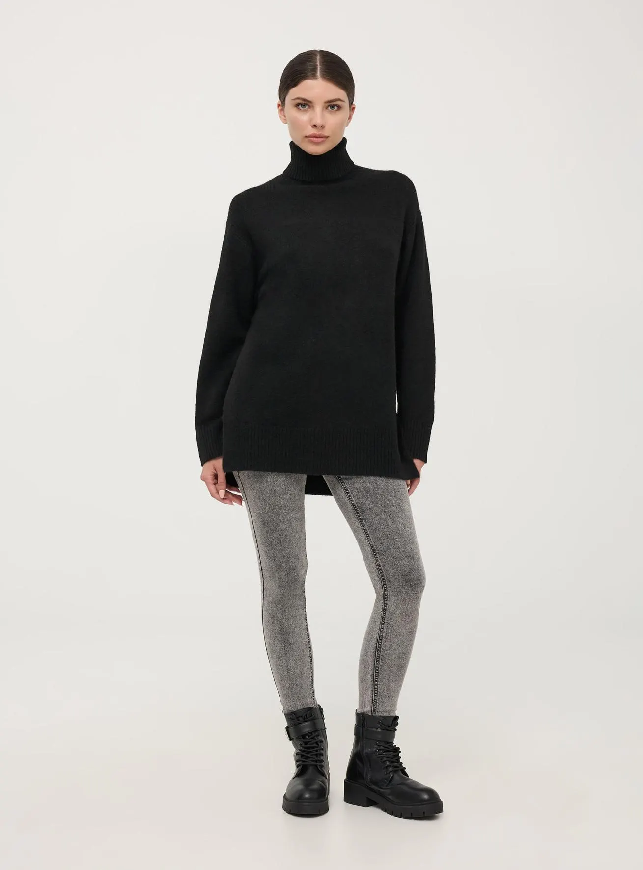 Maglia dolcevita over con spacchi laterali Nero