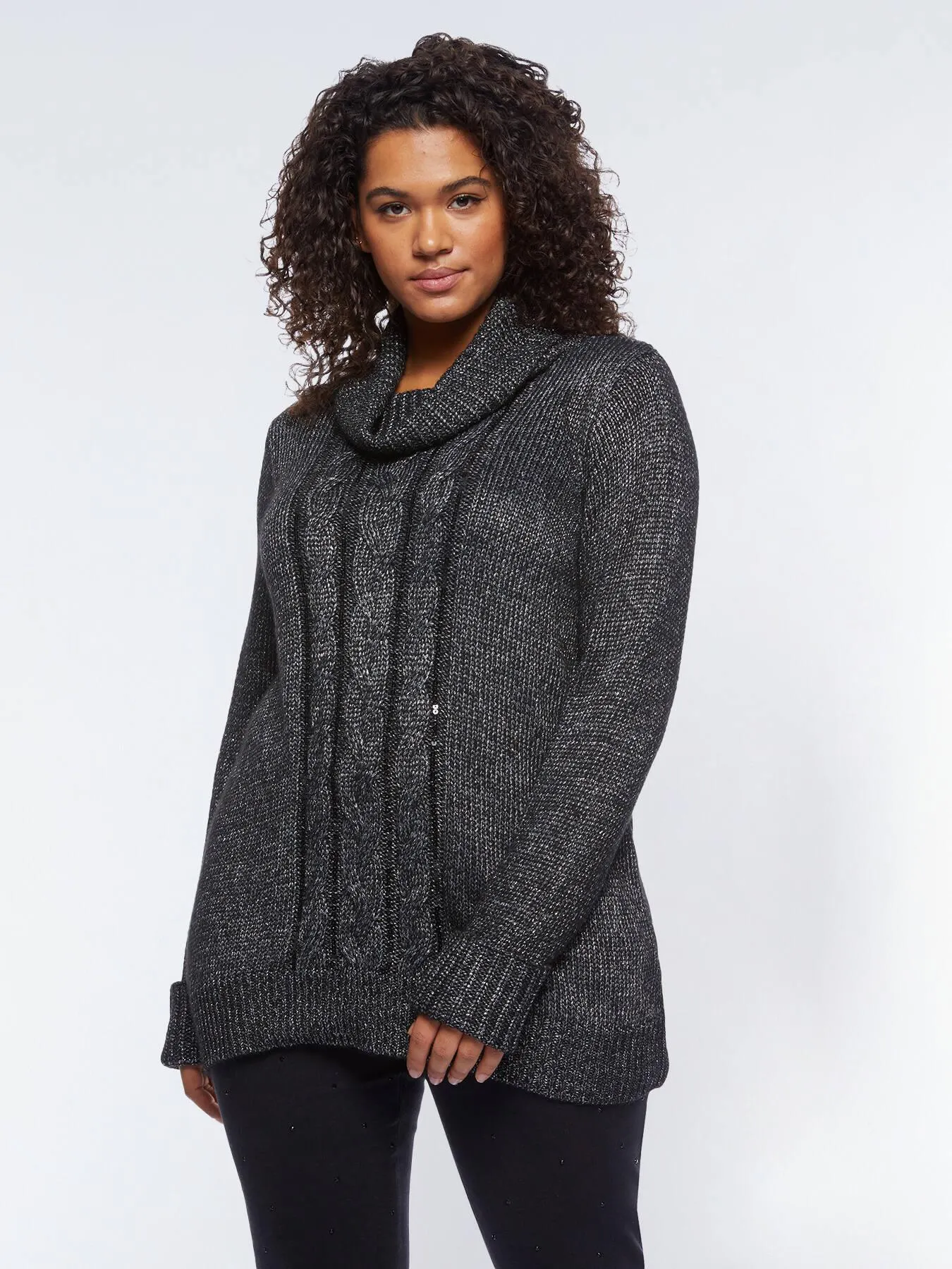 Maglia lurex con trecce centrali e ricamo