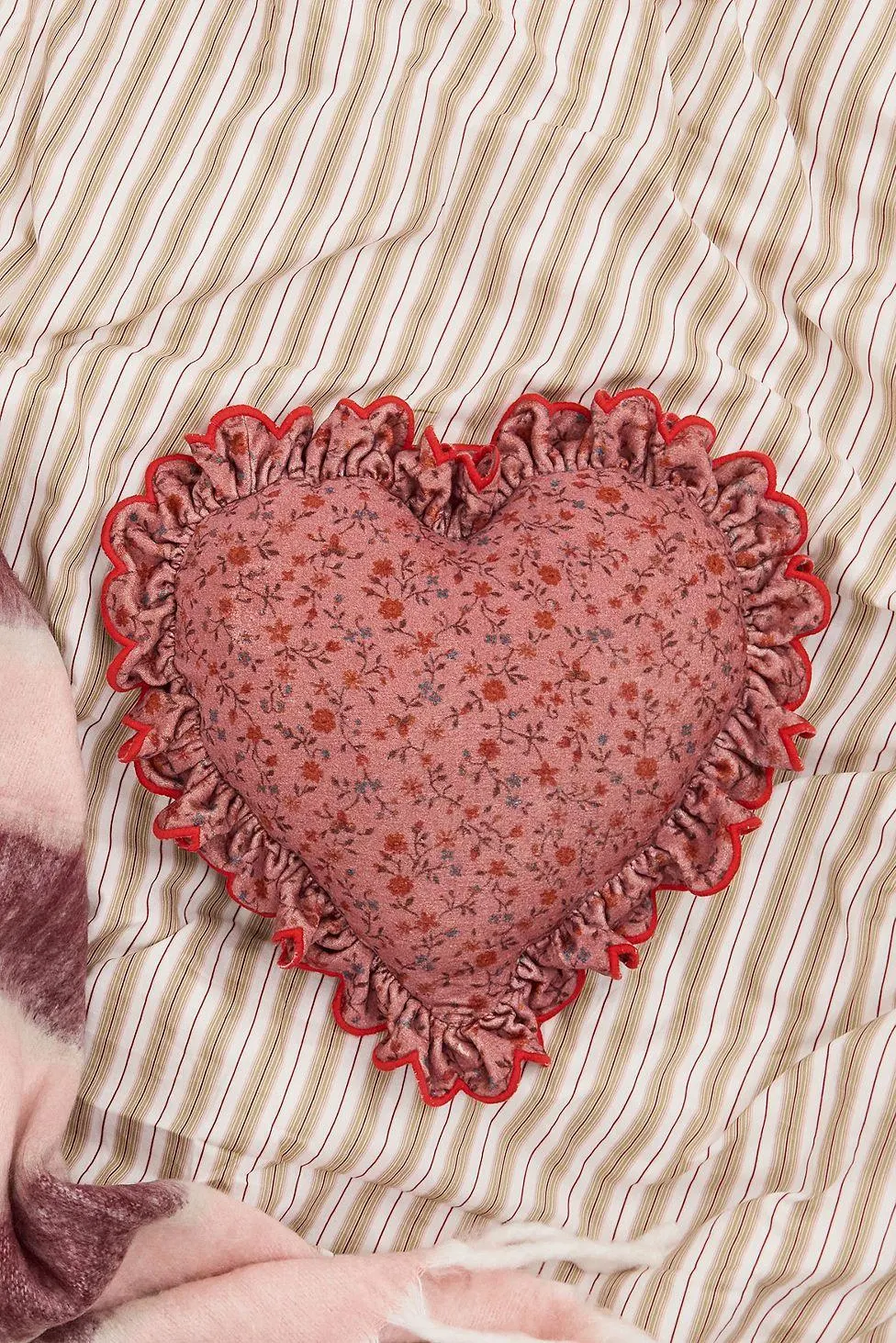 Cuscino Clarissa con Volant a Cuore