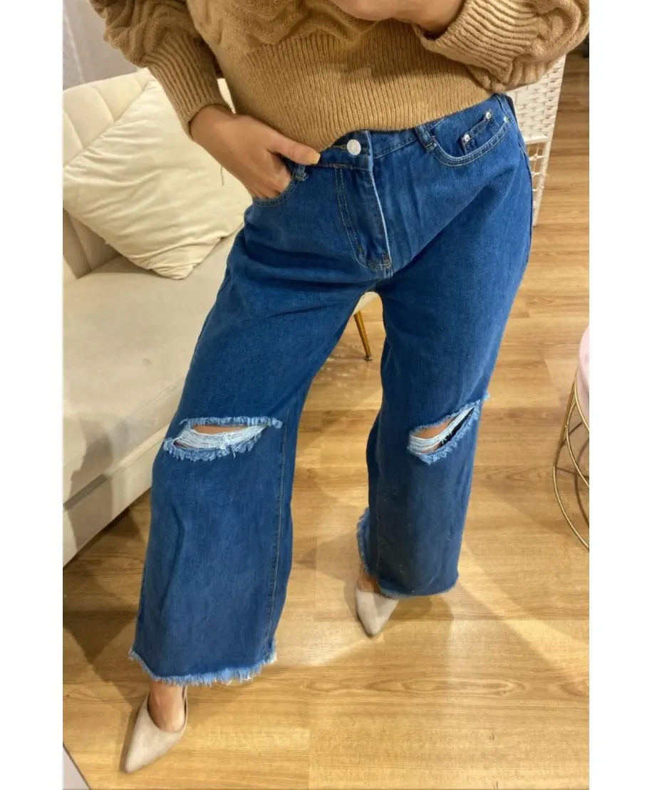 Jeans dettaglio strappo
