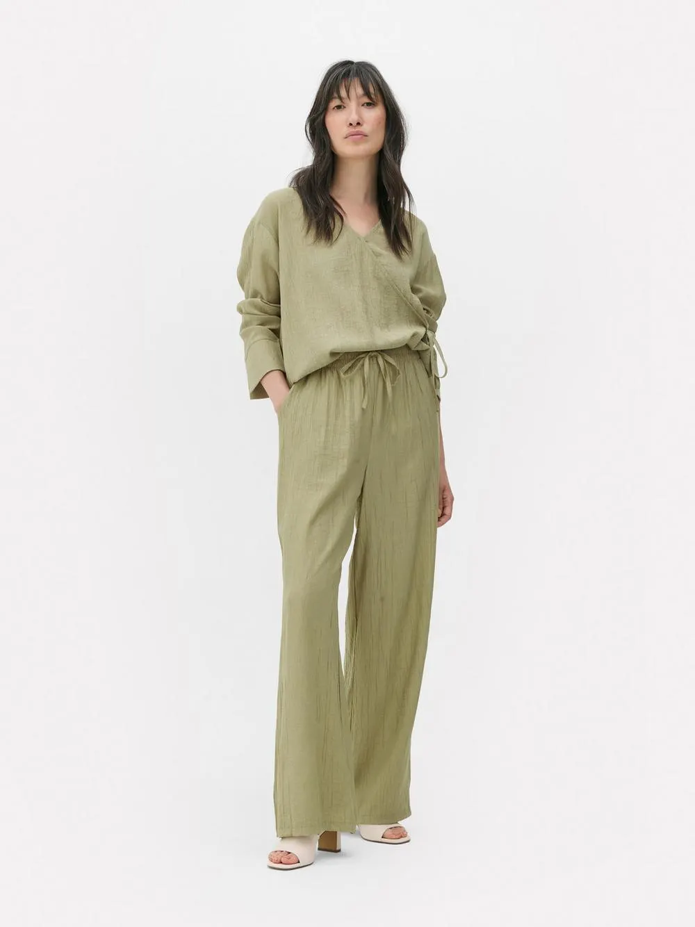 Pantaloni larghi increspati