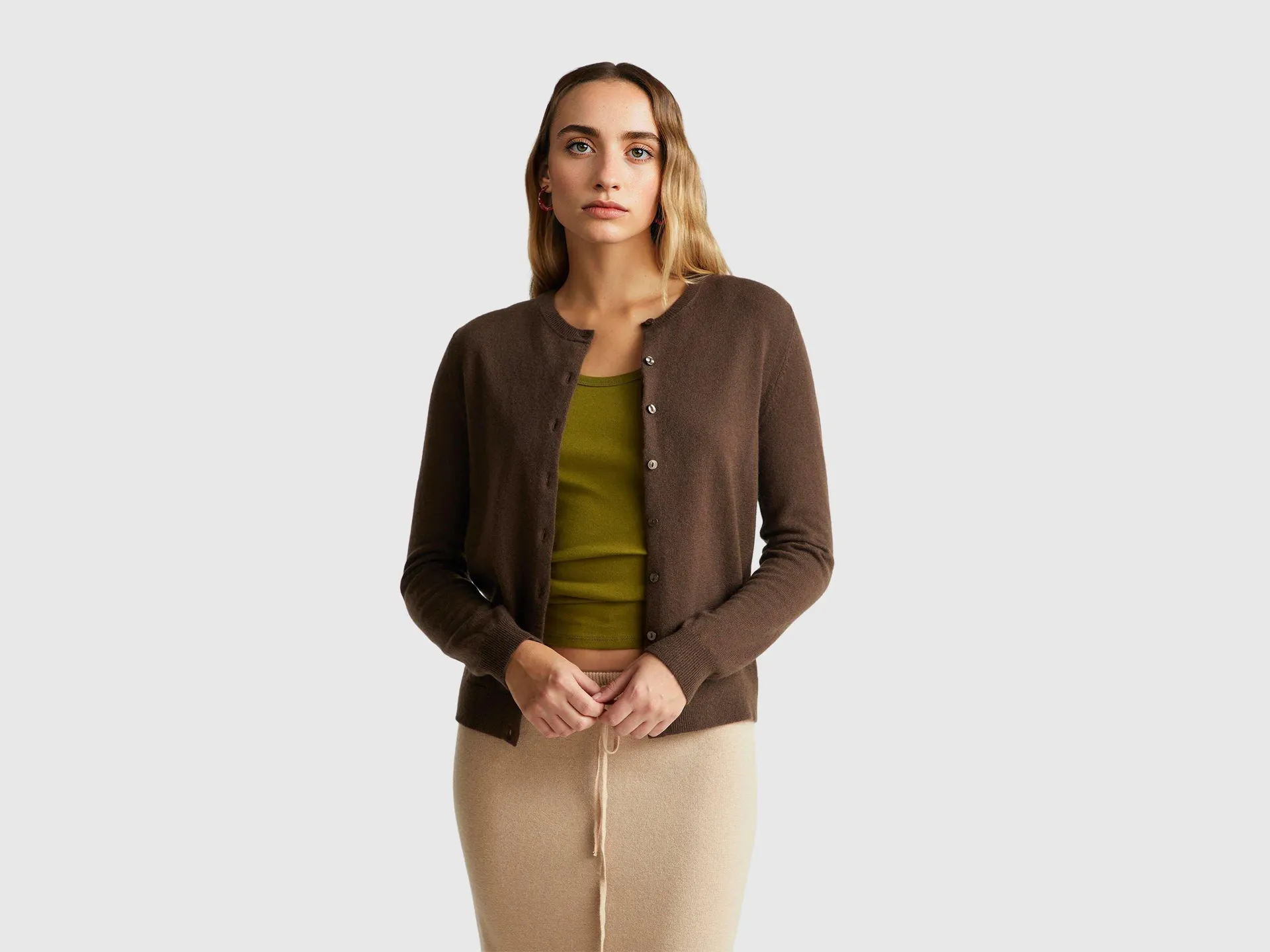 Cardigan girocollo marrone in pura lana Merino