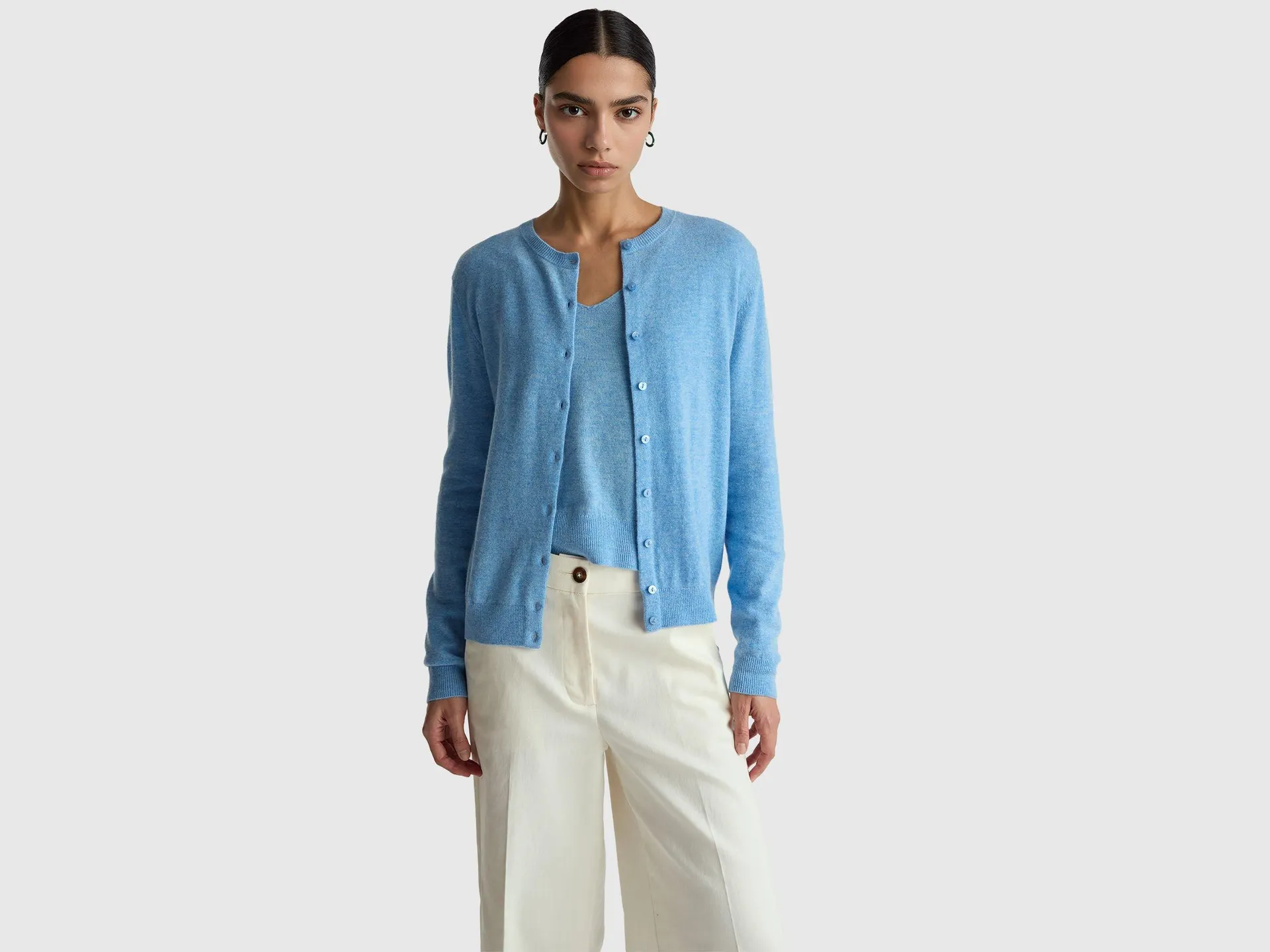 Cardigan girocollo azzurro in pura lana Merino