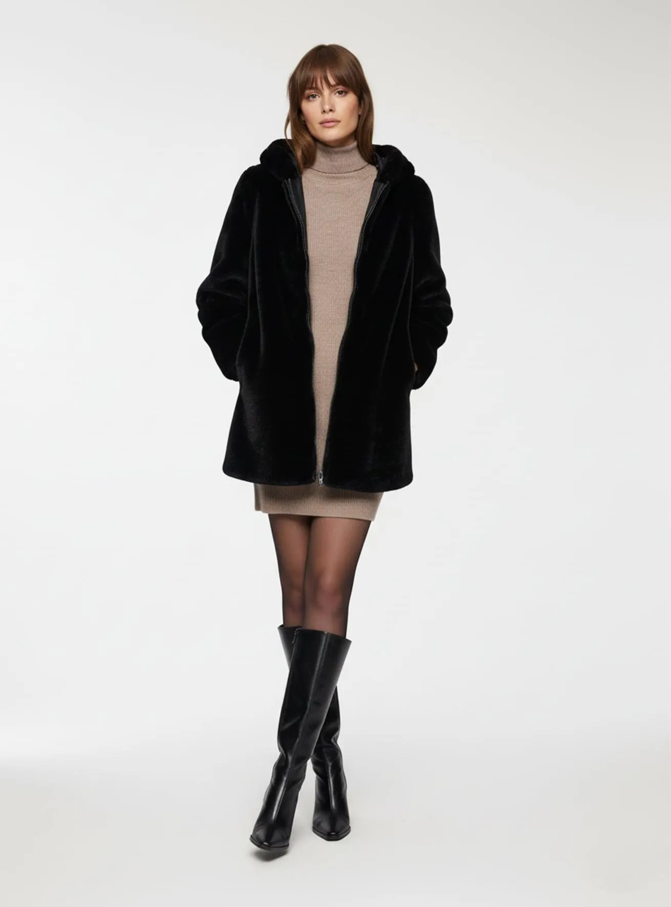 Cappotto in similpelliccia con cappuccio Nero