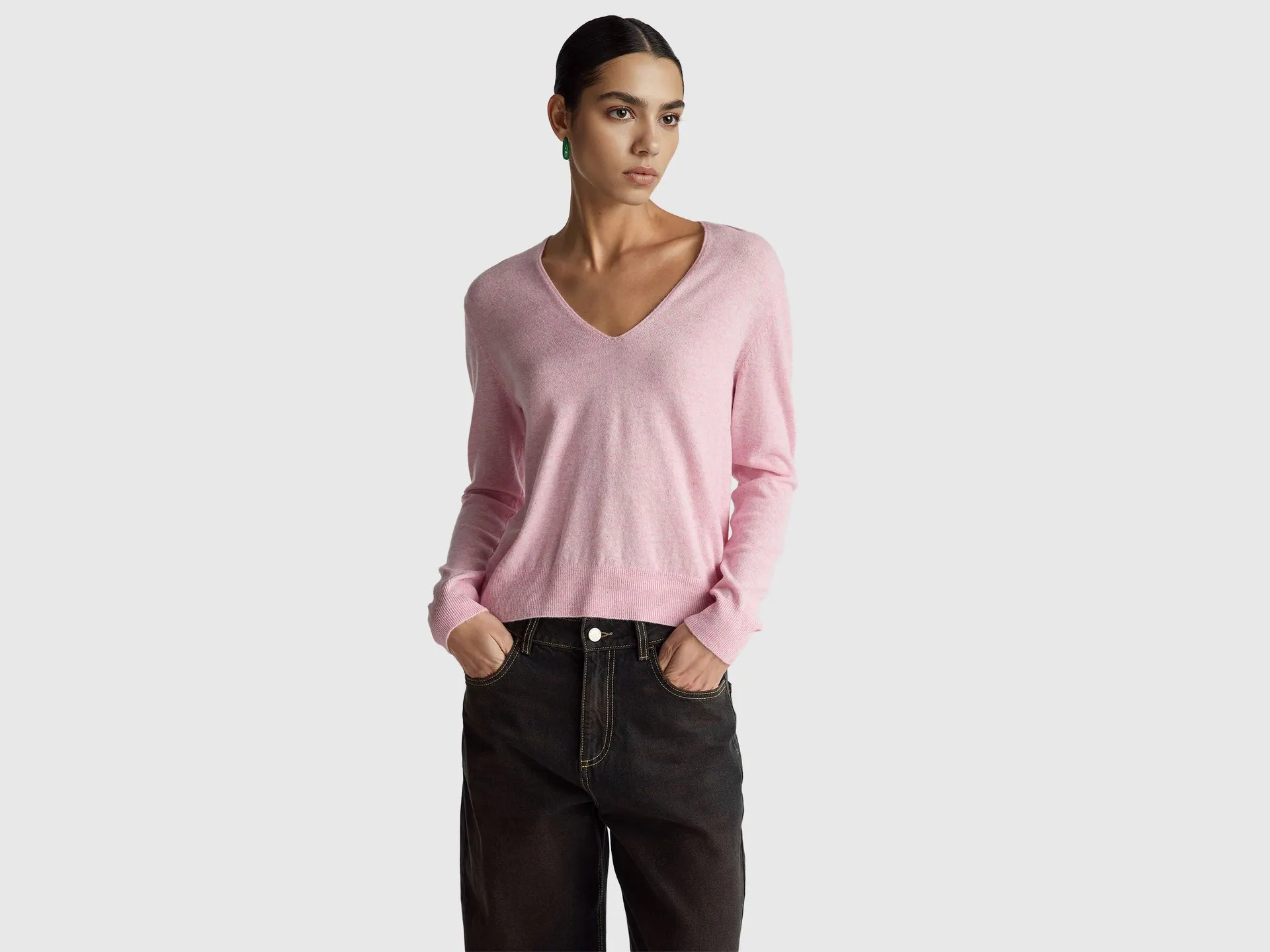 Maglione rosa con scollo a V in pura lana Merino