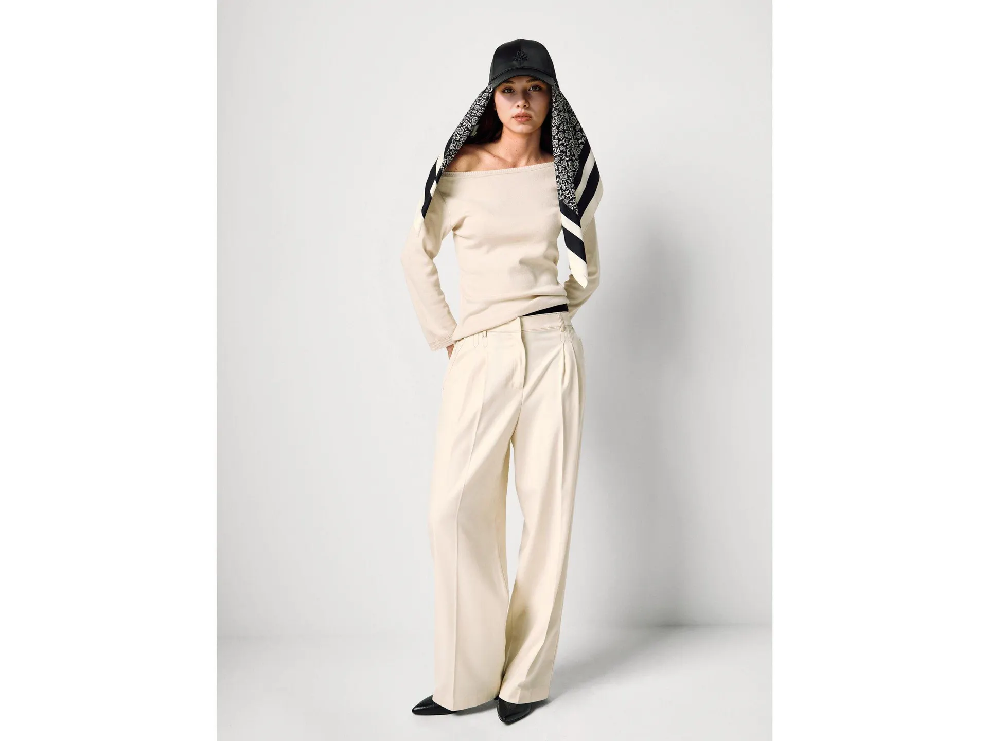 Maglia con scollo a barchetta