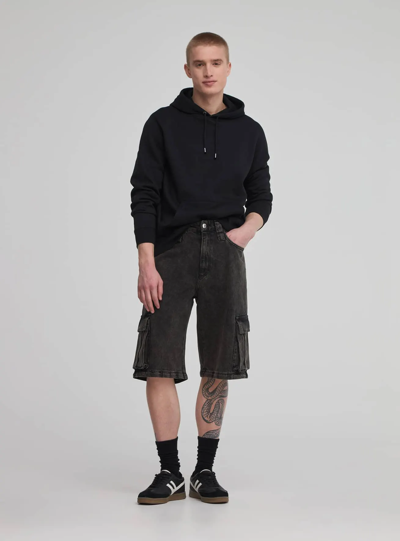 Jeans cargo nero effetto acid wash Nero denim