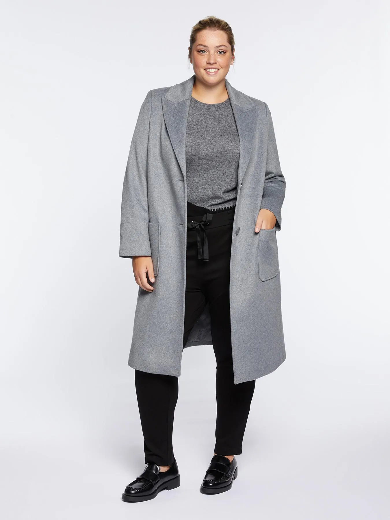 Cappotto lungo con due bottoni