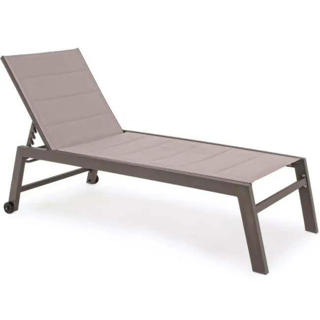 Lettino prendisole con ruote "HILDE" coffee, in alluminio e textilene, per giardino e piscina