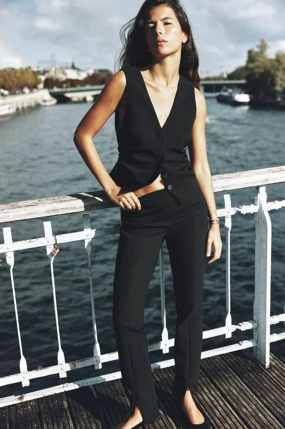 PANTALONI CON ORLO CON SPACCHI