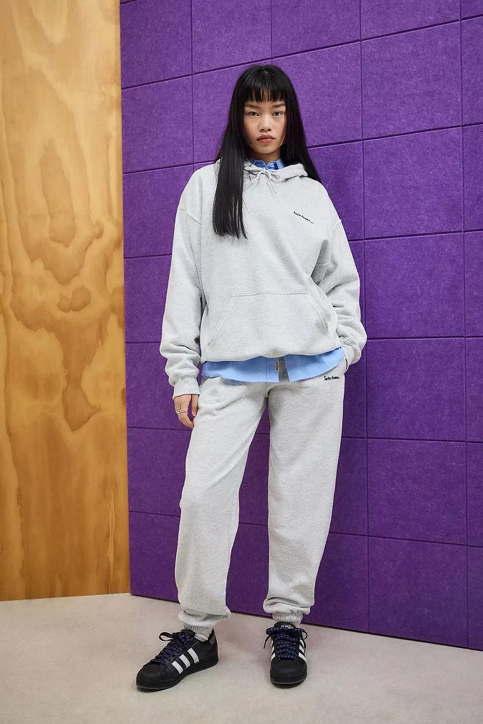 iets frans... Felpa con cappuccio in marna grigia