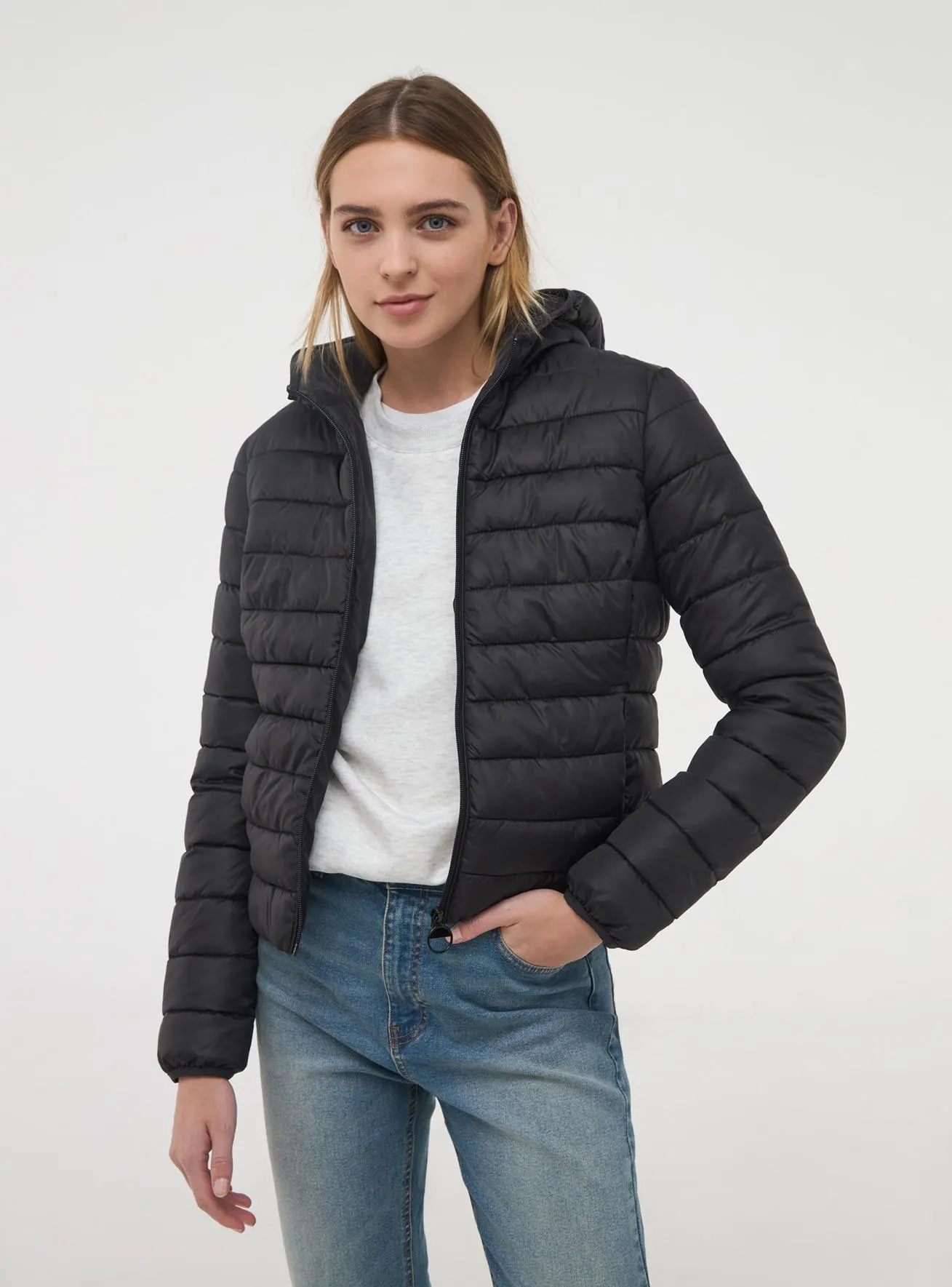 Giubbotto 100 grammi con cappuccio Nero