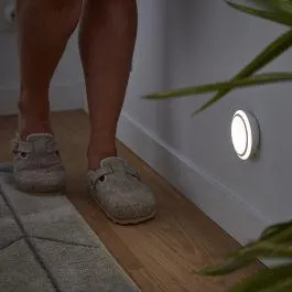 LUCE DI SICUREZZA TRIXI PLASTICA BIANCO D8 CM LED 50LM LUCE NATURALE CON SENSORE DI PRESEN