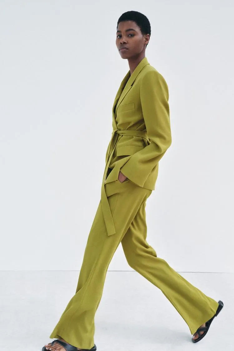 POCHI PEZZI / DAL 12.04 AL 05.07