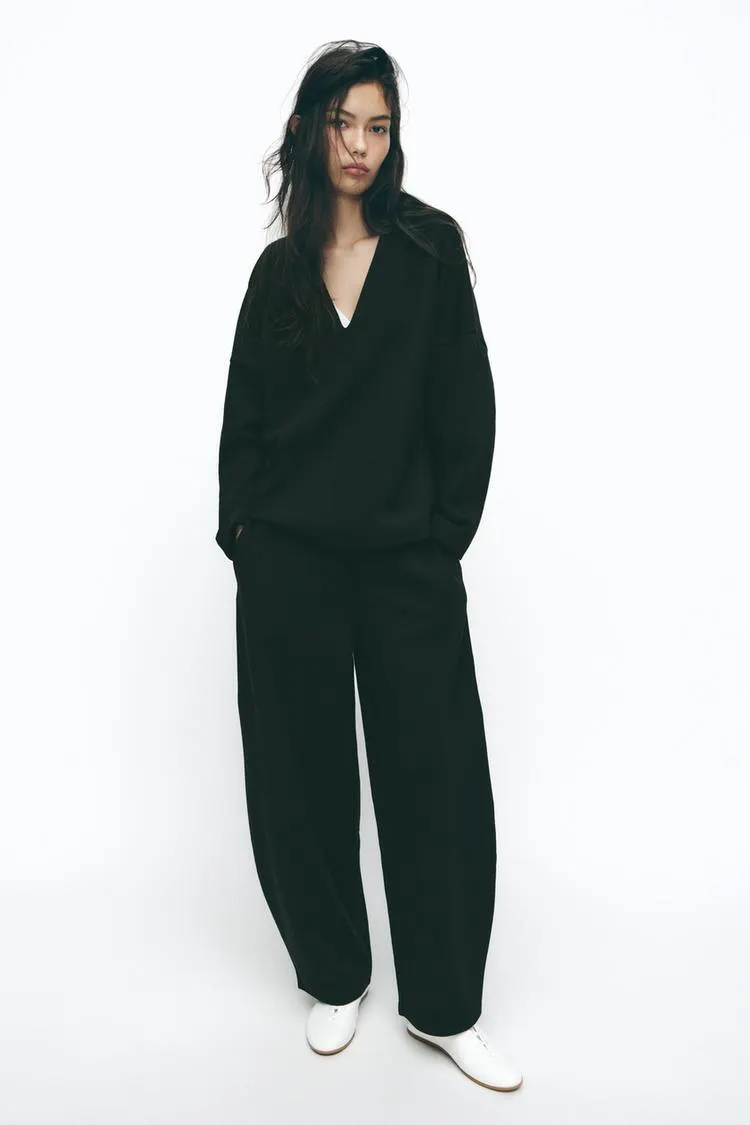 TOP INTERLOCK CON SCOLLO A V