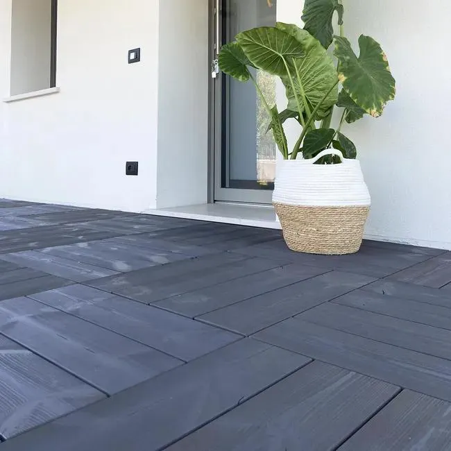 Piastrella a incastro e d'appoggio in legno Thermowood grigio antracite L 60 x L 60 cm x Sp. 25 mm