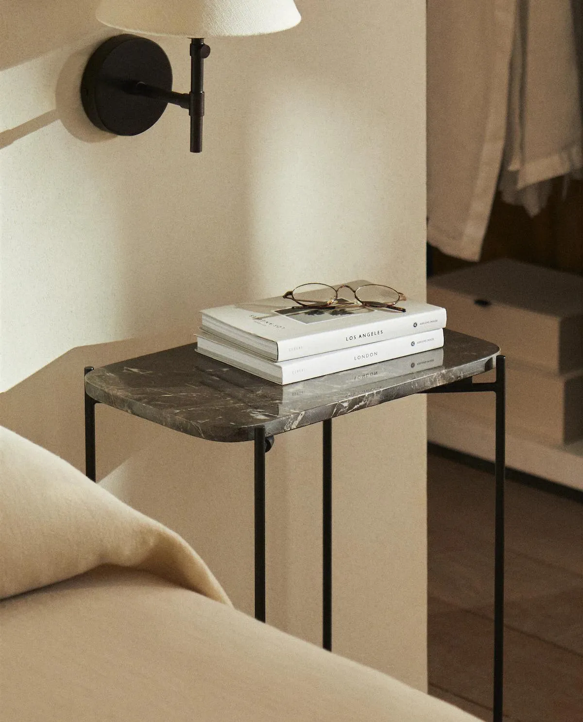 TAVOLINO AUSILIARE IN MARMO