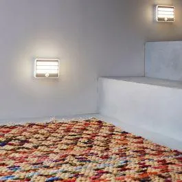 KIT SEGNAPASSI MEDAN PLASTICA SILVER 8 CM LED 1W LUCE CALDA CON BATTERIA CON SENSORE