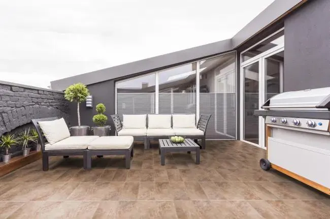 Piastrella da pavimento e rivestimento interno ed esterno 15.3 x 30.7 cm Sp. 8.3 mm Tavella Giglio in gres porcellanato opaco rosso mattone traffico intenso (pei 4/5) R10 1.4 mq