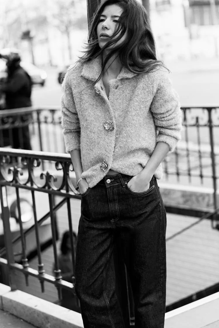 GIACCA IN MAGLIA CON PELLICCIA SINTETICA E BOTTONI A FIORE