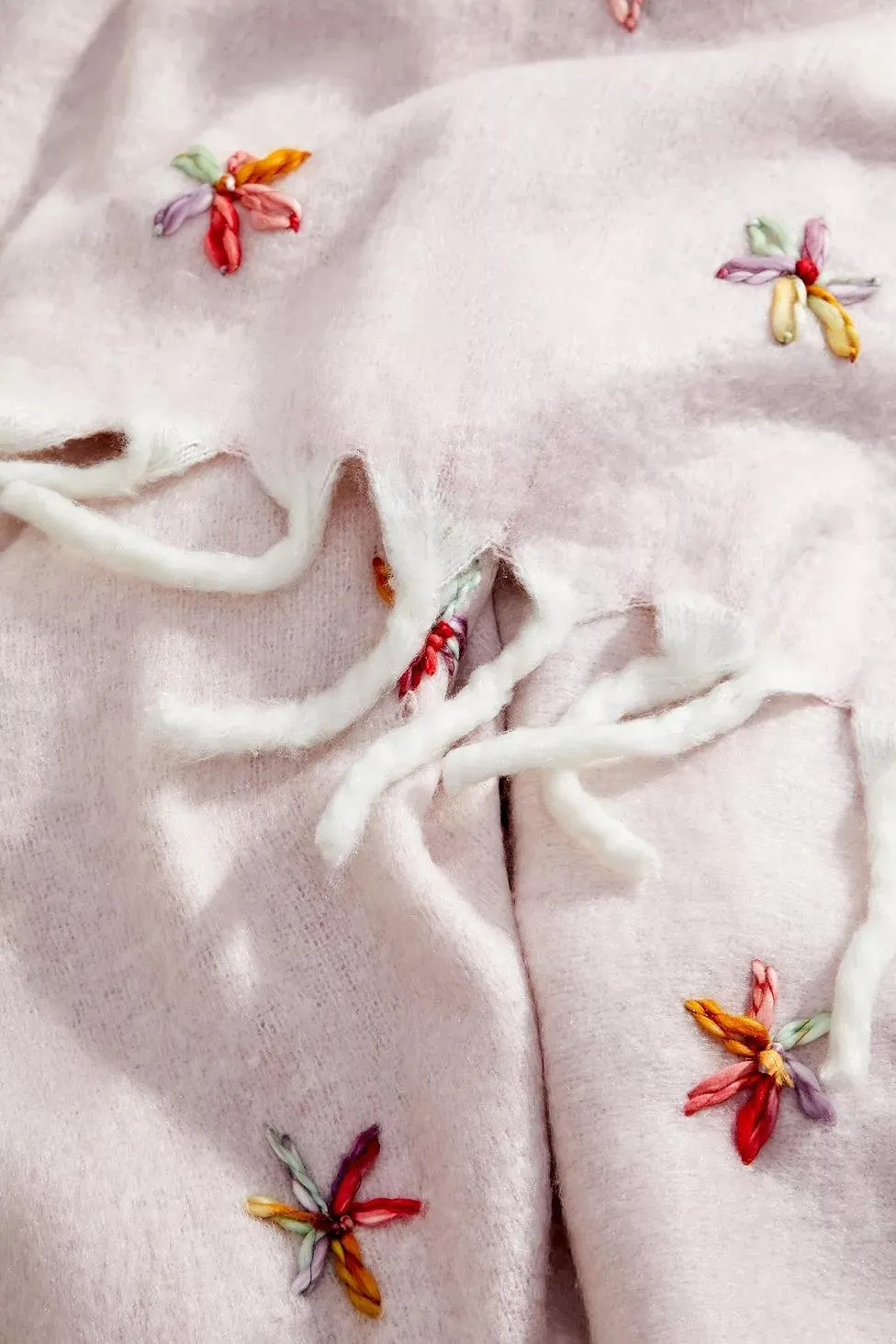 Coperta Accogliente Decorata con Motivi Floreali