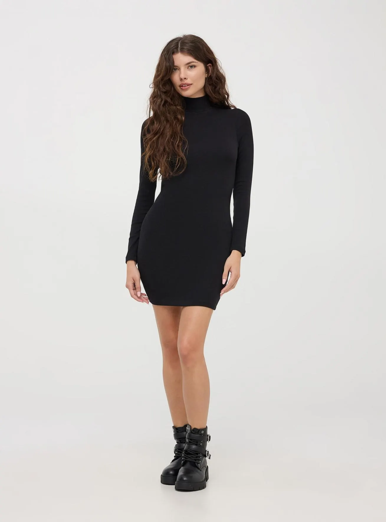 Vestito corto a lupetto a costine Nero