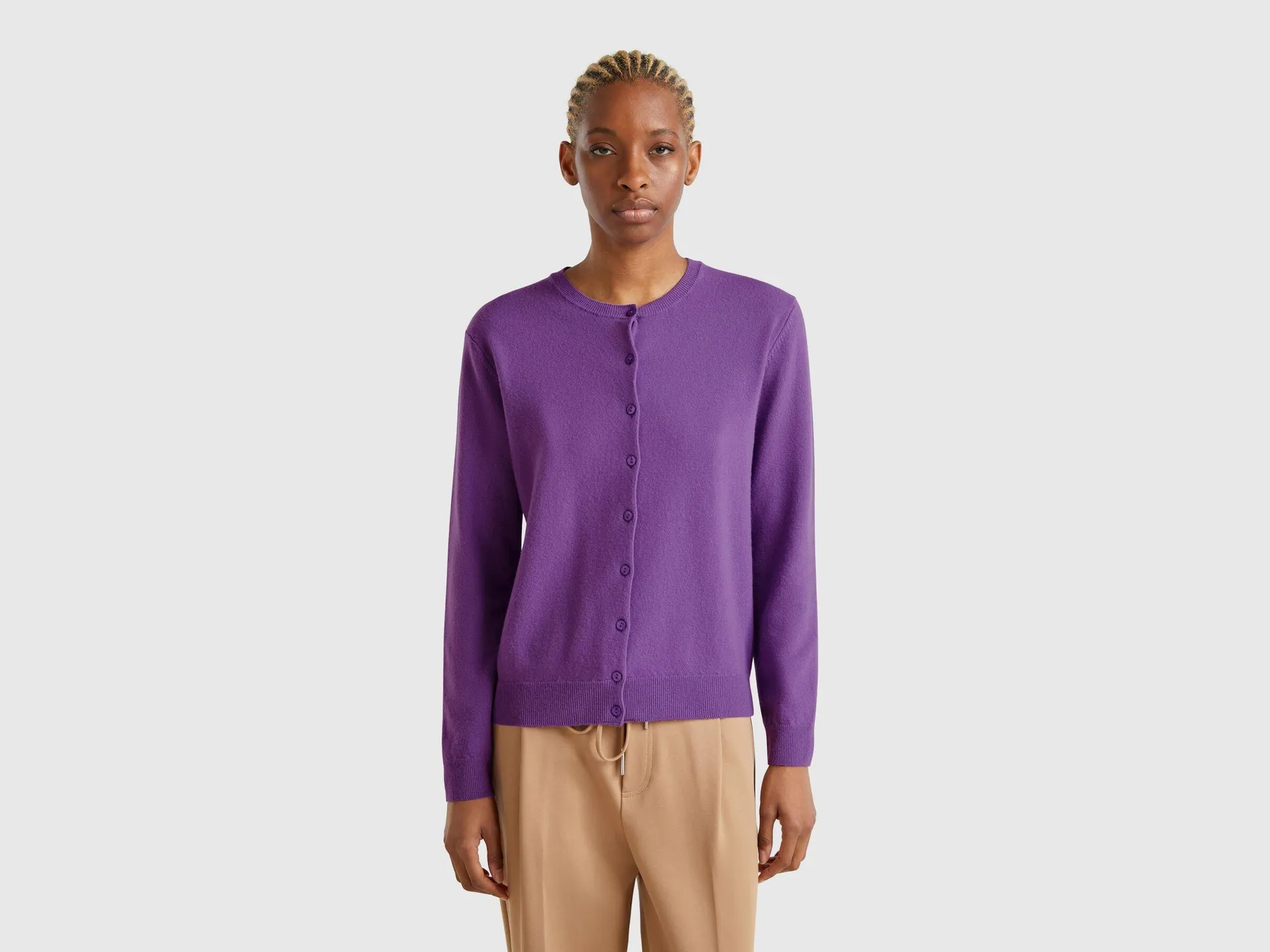 Cardigan girocollo viola in pura lana Merino