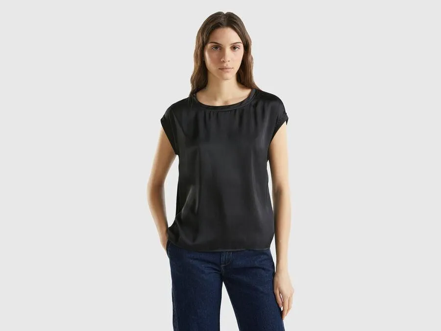 Blusa con scollo a barchetta