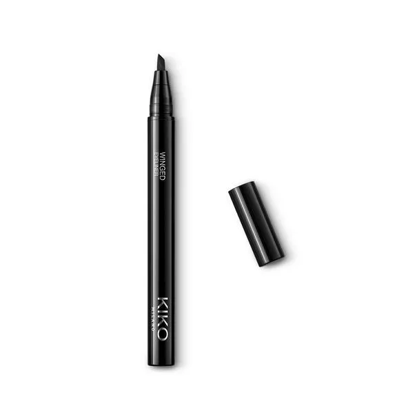 winged eyeliner