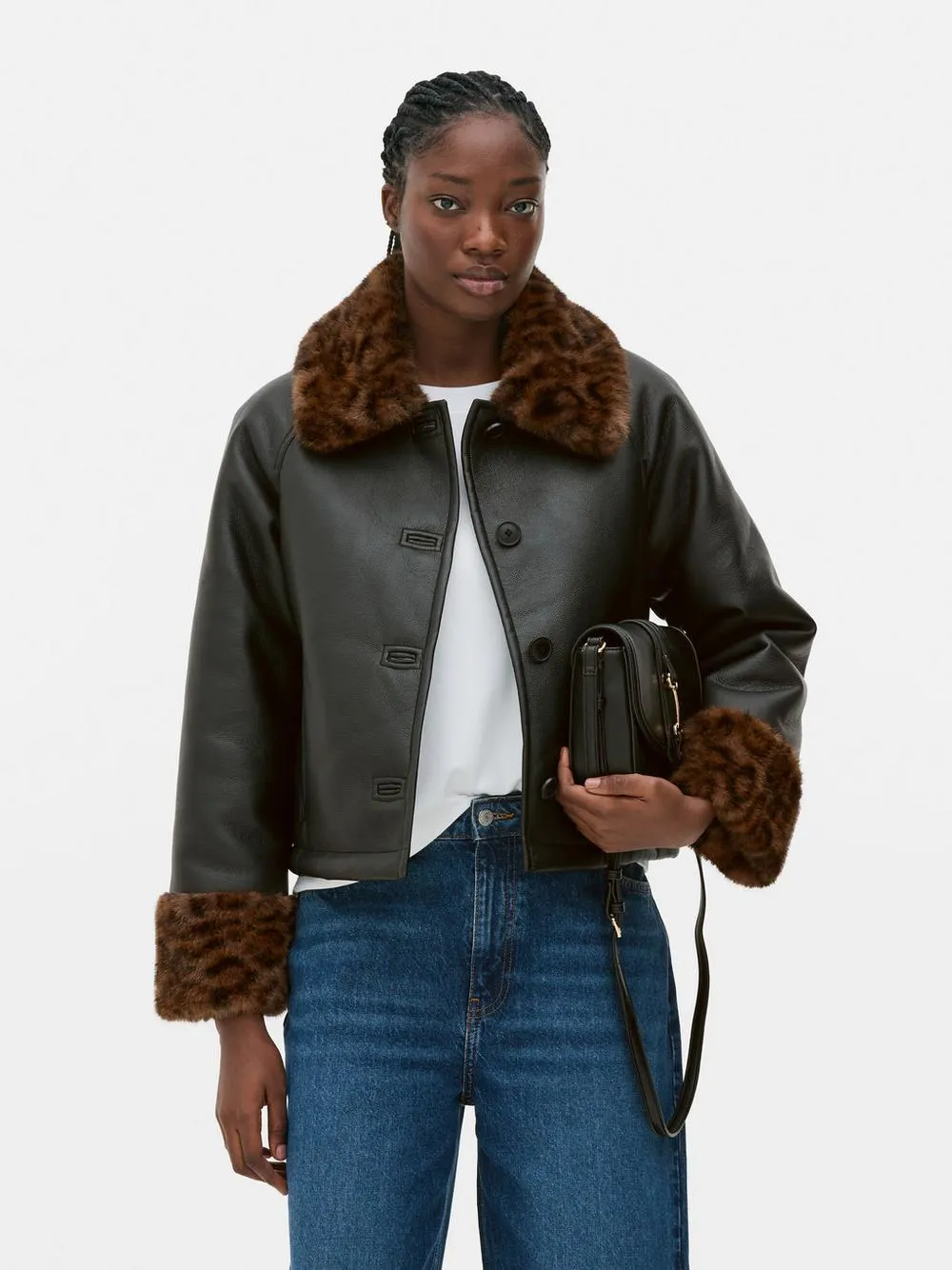 Giacca in pelle sintetica con finitura leopardata