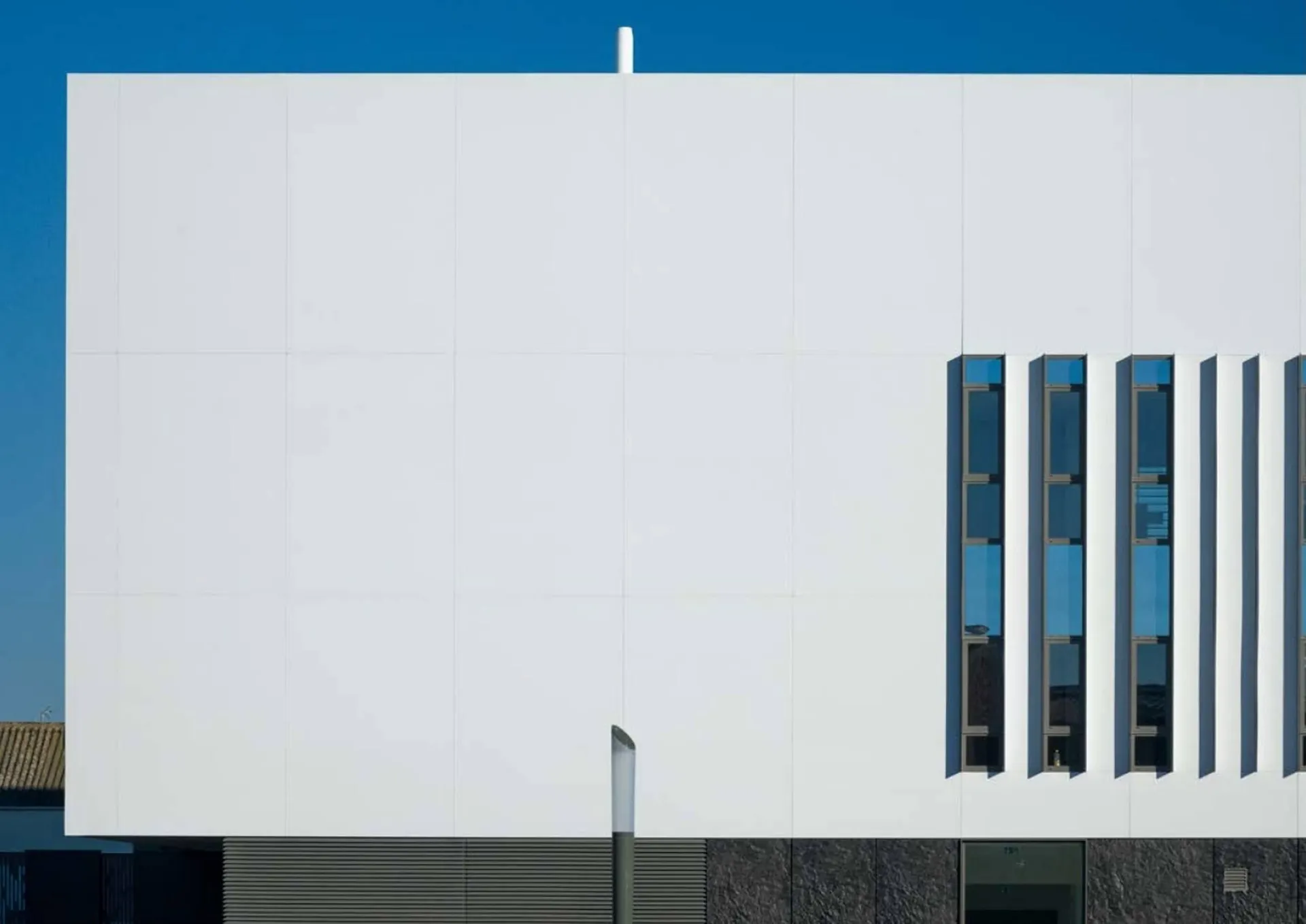 Volantino Porcelanosa da 9 aprile a 28 dicembre di 2024 - Pagina del volantino 48