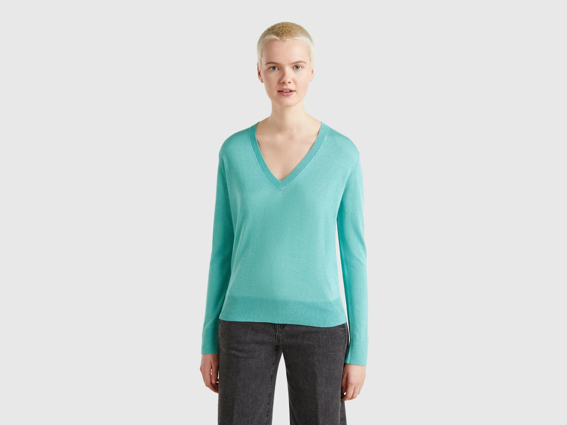 Maglia con scollo a V in misto seta