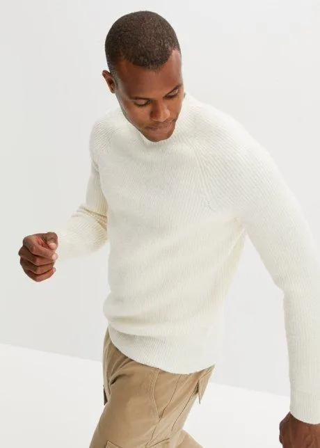 Maglione morbido con collo dritto