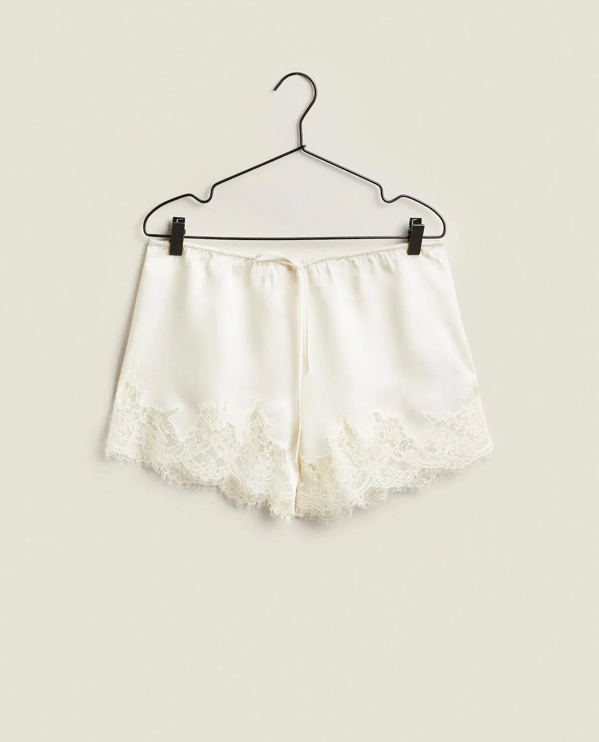 SHORTS IN SATIN CON BLONDA