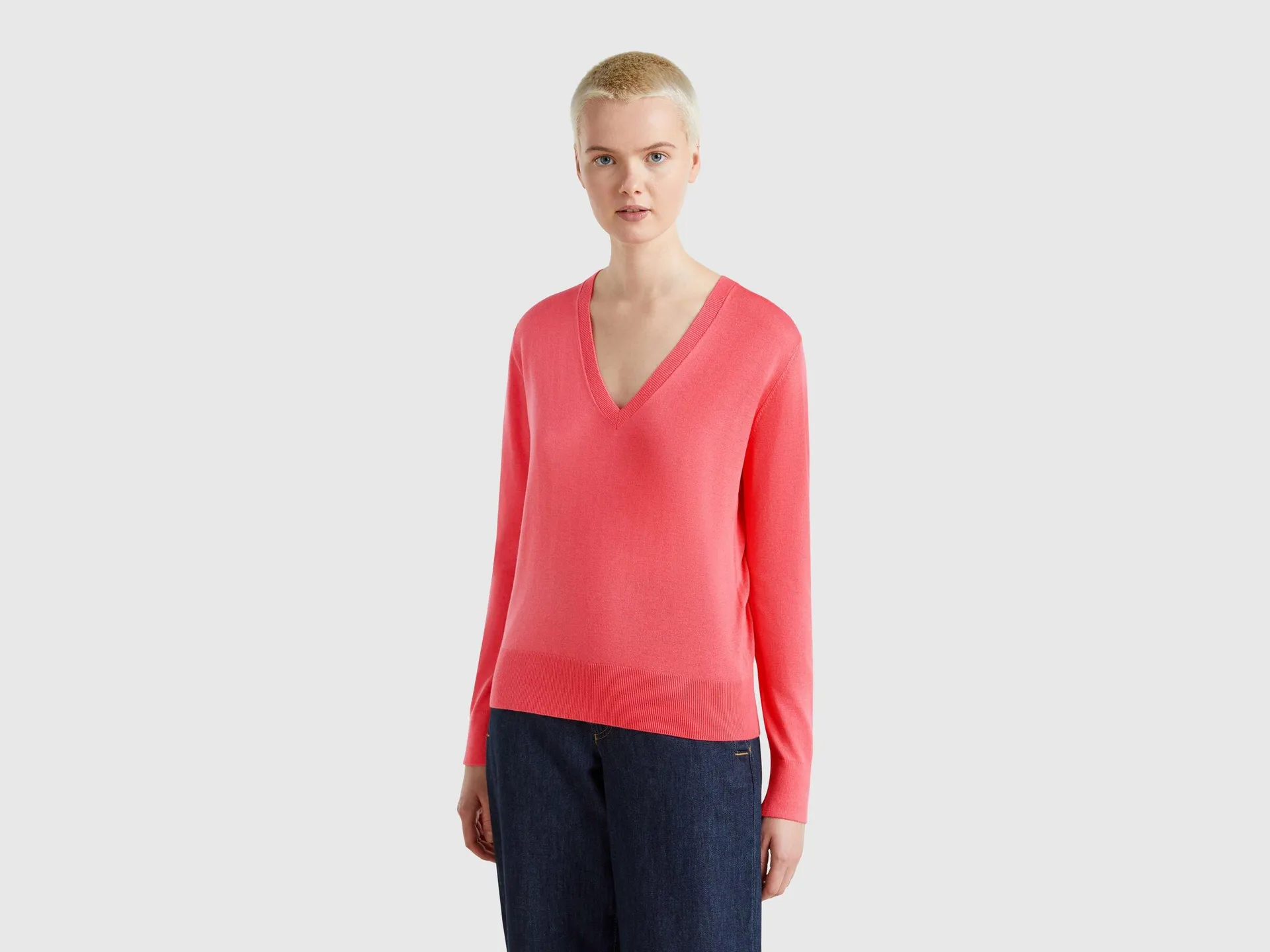 Maglia con scollo a V in misto seta