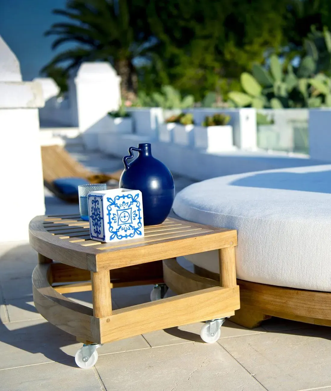 Tavolo basso con ruote per isola Pevero