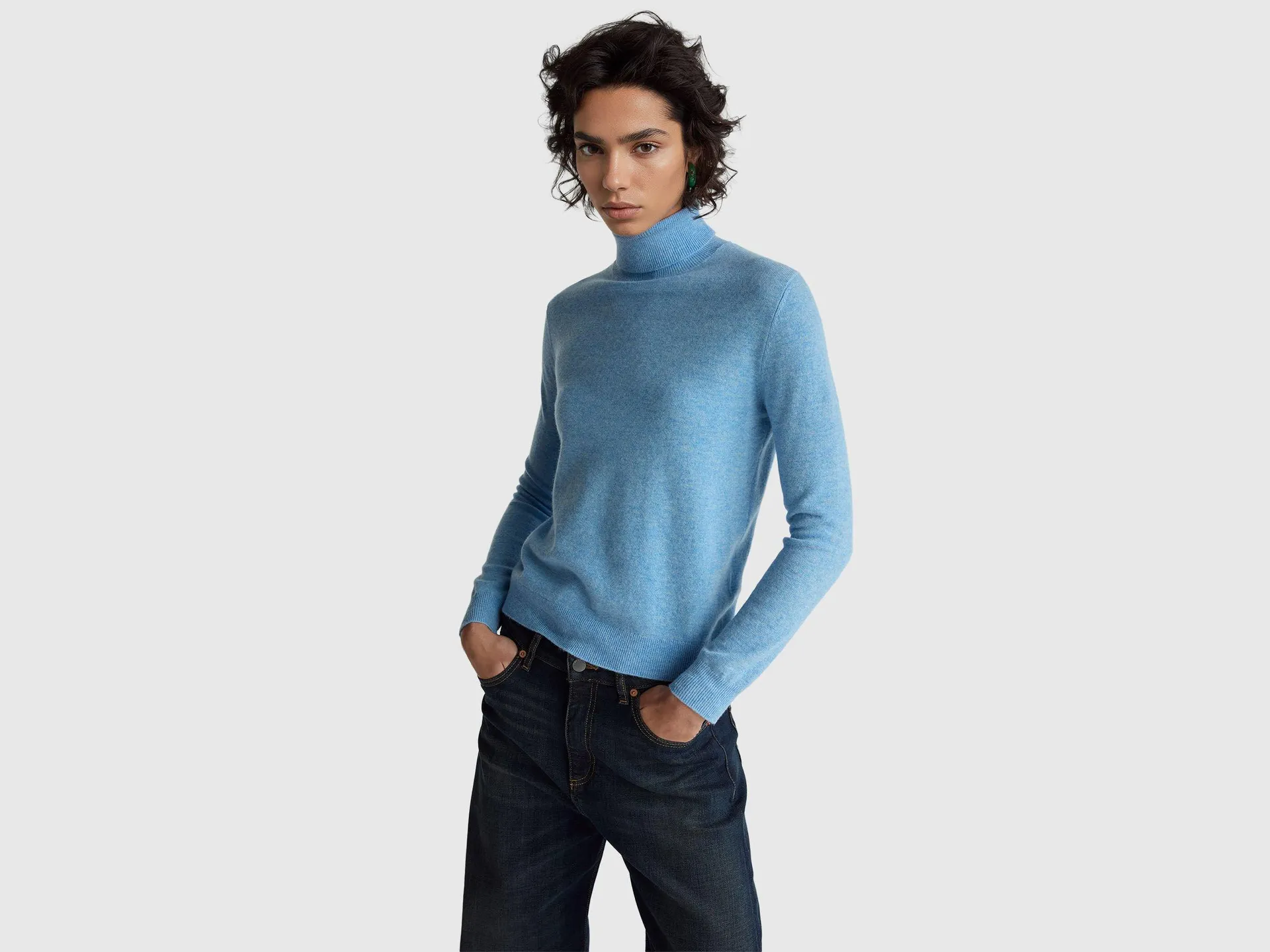 Maglione dolcevita azzurro in pura lana Merino