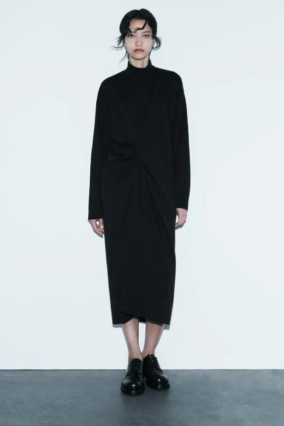 VESTITO CON NODO E PIEGHE