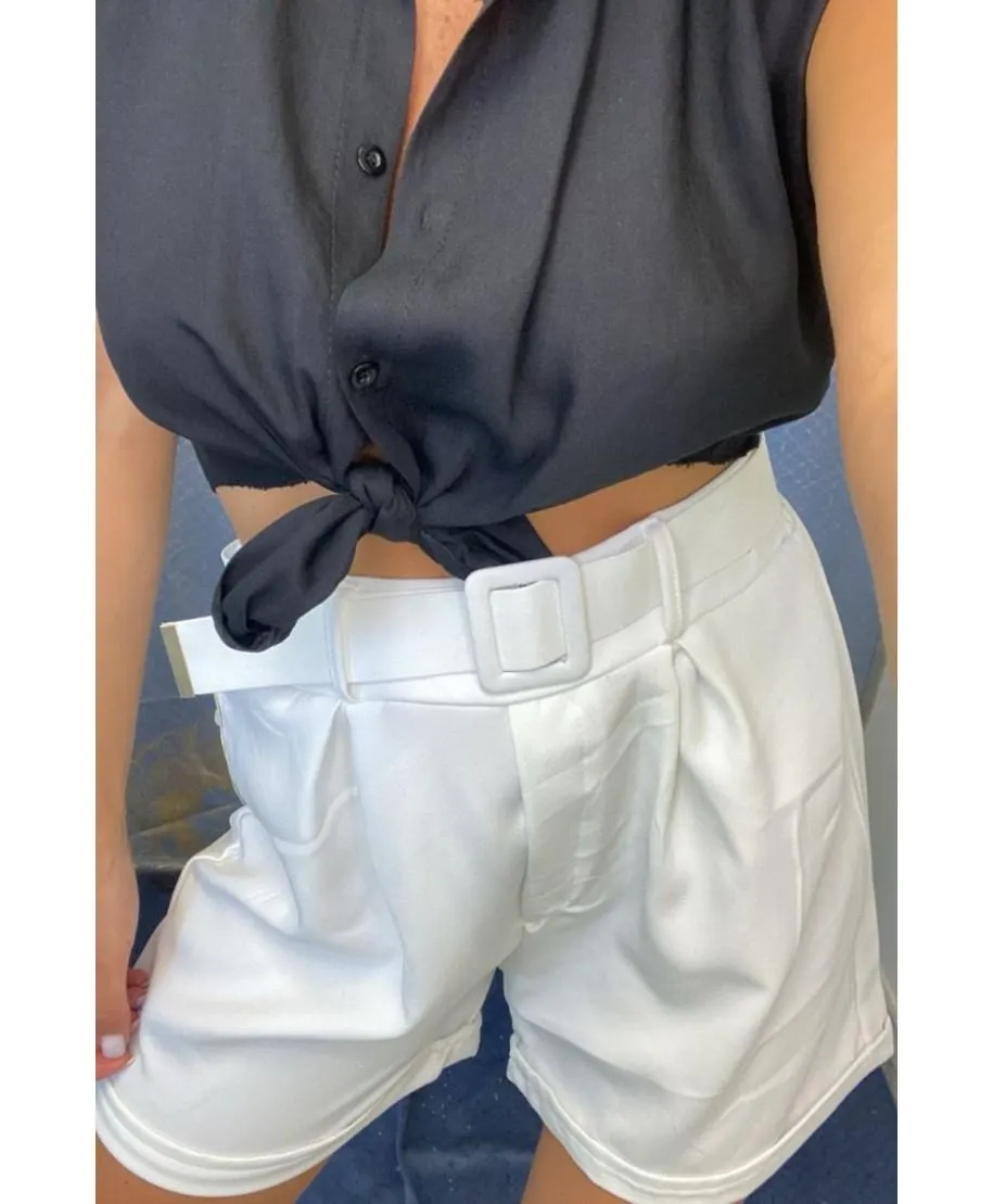 Pantaloncino e cintura tinta unita