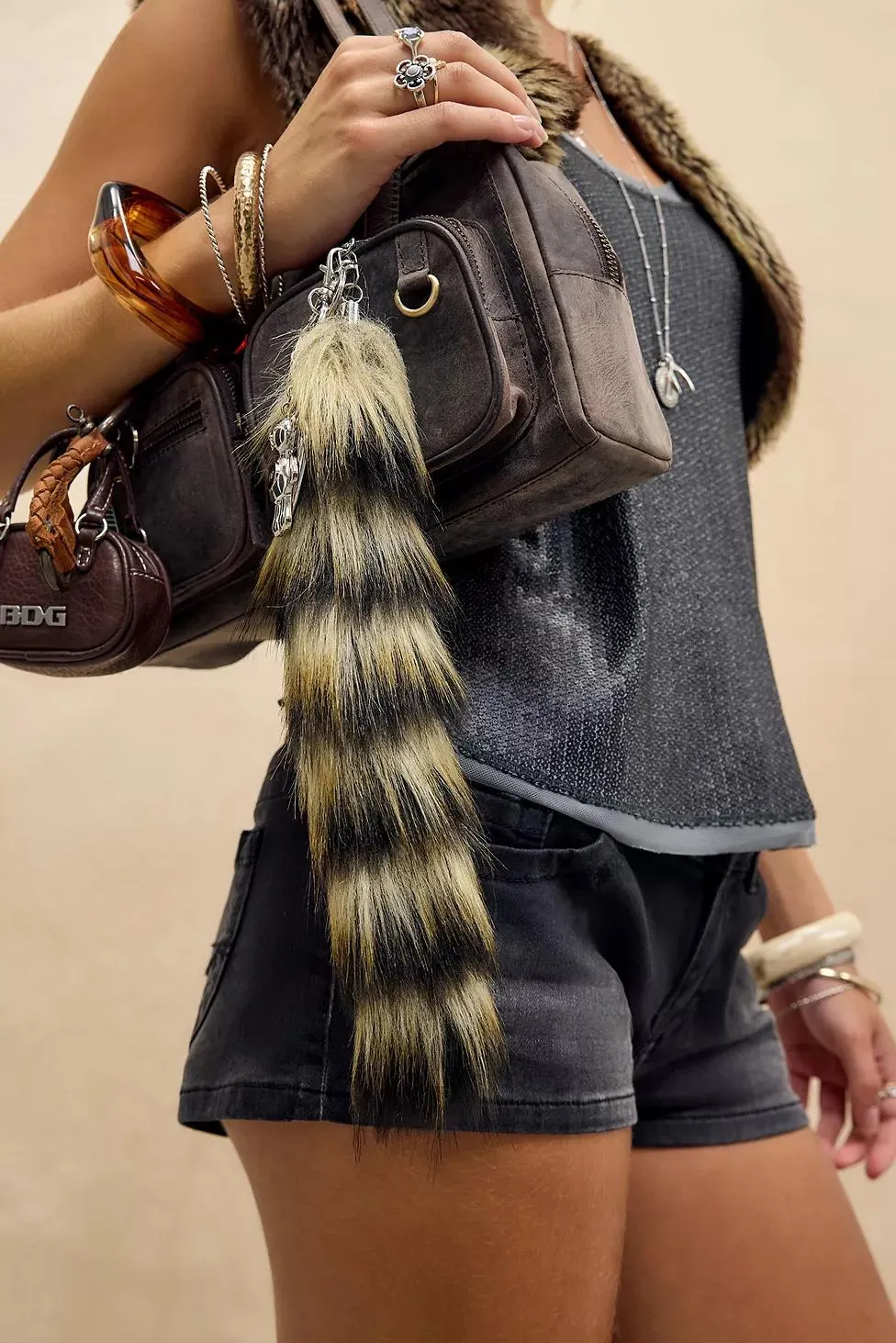 Portachiavi con coda in pelliccia sintetica UO