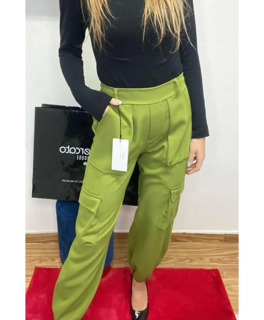 Pantalone stile cargo