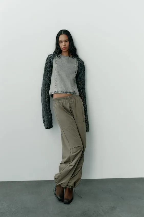 PANTALONI IN NYLON CON TASCHE