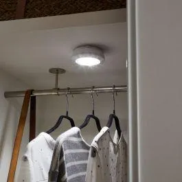 PUSH LIGHT TANA PLASTICA BIANCO D8 LED 0,8W LUCE NATURALE CON BATTERIA CON SENSORE